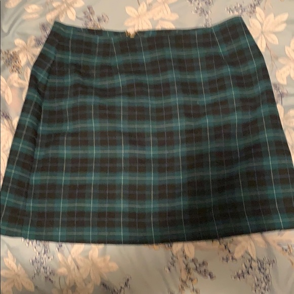 Green plaid skirt - Picture 1 of 3